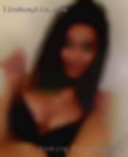 Looking for one plays with themselves night stands or fwb.
